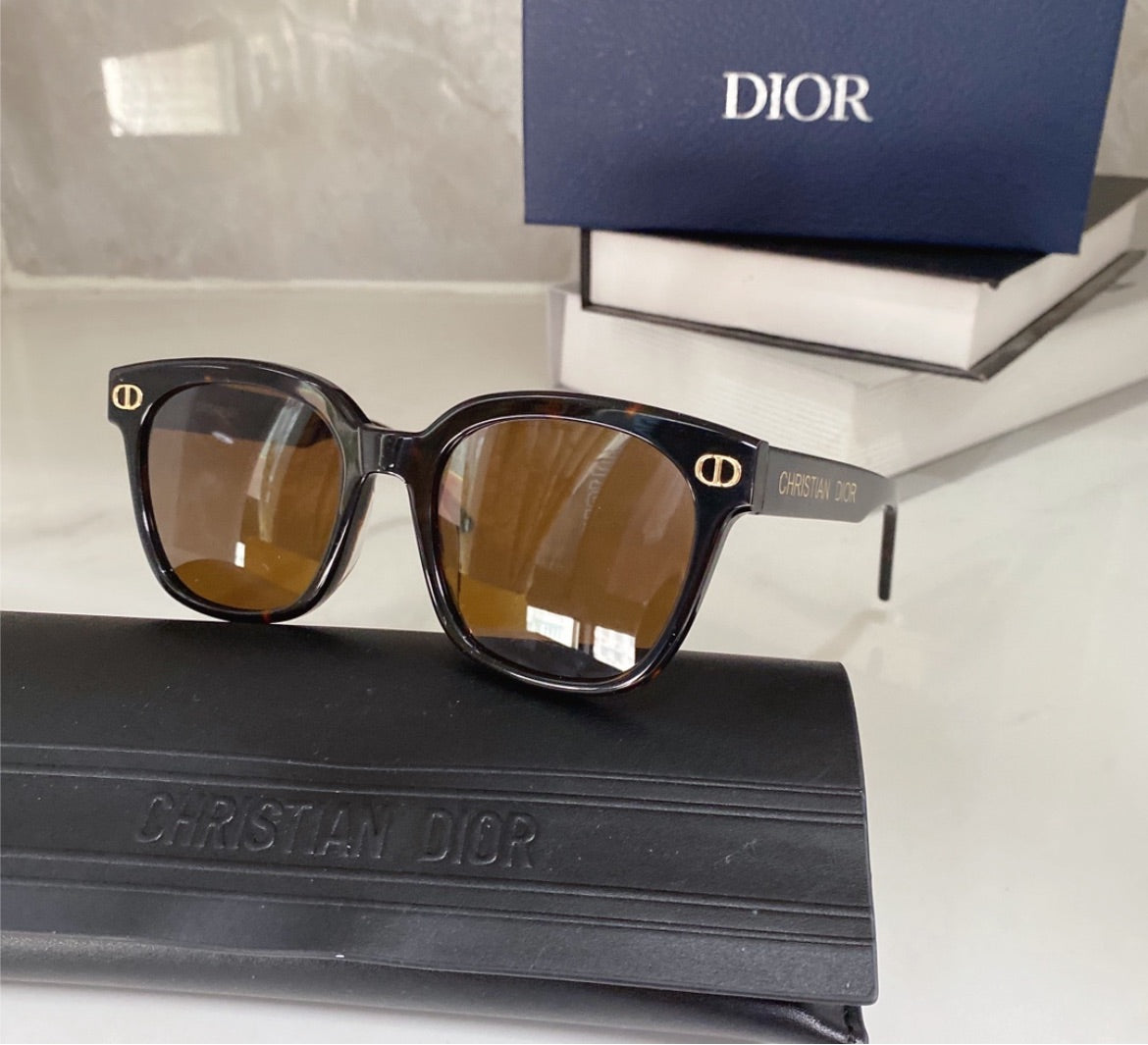 New woman Dior sunglasses